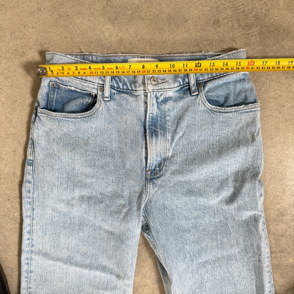 Abercrombie and Fitch High Rise 90s Relaxed SHORT - light wash - Picture 12 of 12